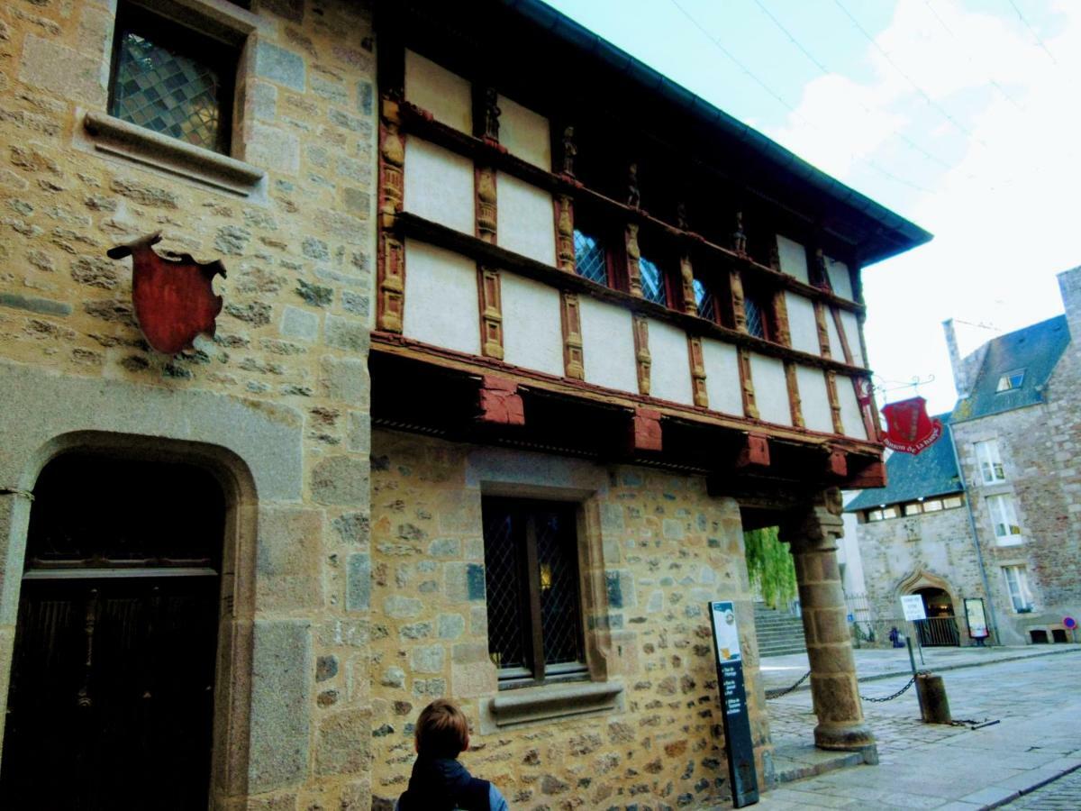 Gate House Lodge Dinan Exterior photo