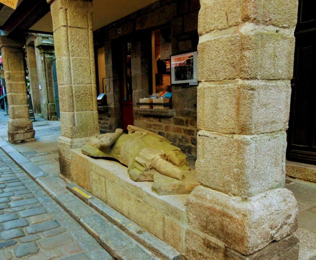 Gate House Lodge Dinan Exterior photo