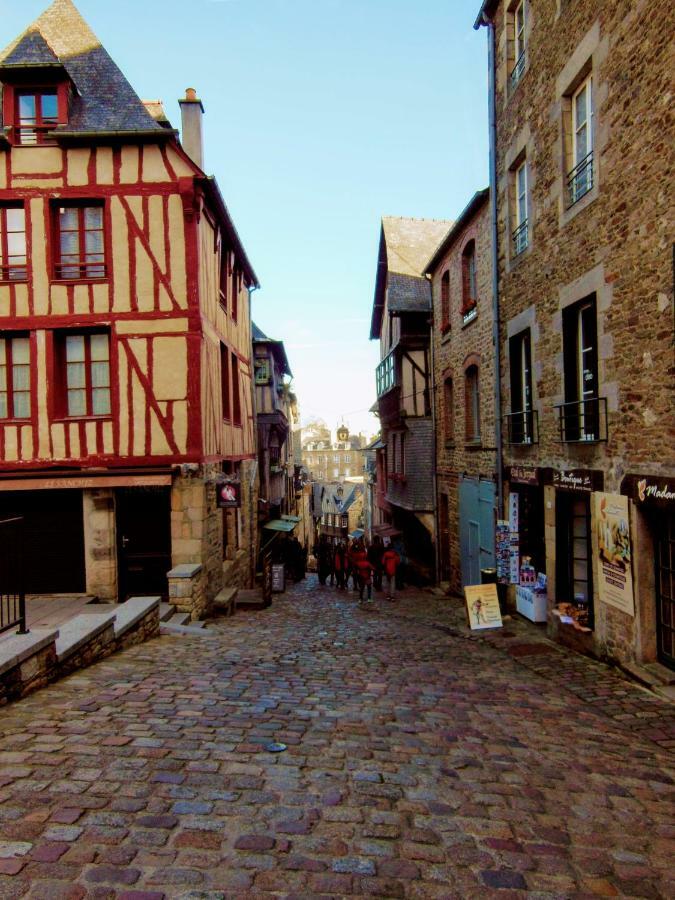 Gate House Lodge Dinan Exterior photo