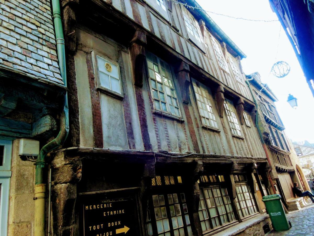 Gate House Lodge Dinan Exterior photo