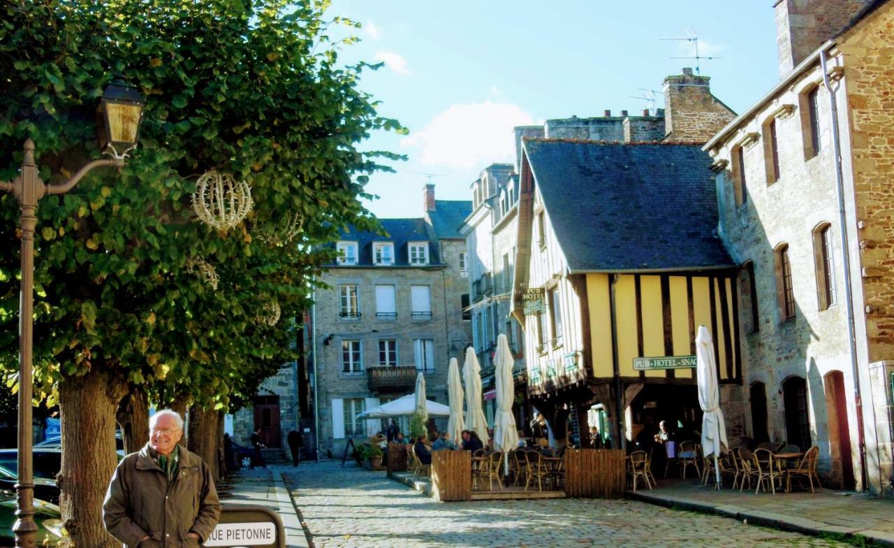 Gate House Lodge Dinan Exterior photo