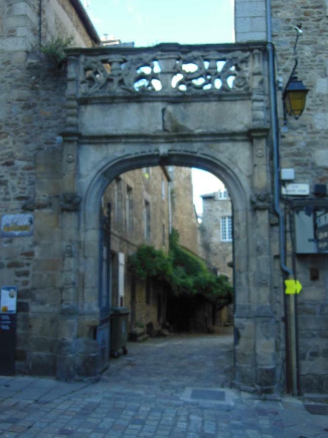 Gate House Lodge Dinan Exterior photo